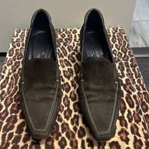 Donald Pliner - Gorgeous brown suede shoes